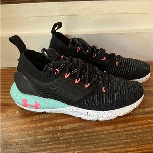 W UA Phantom running shoes